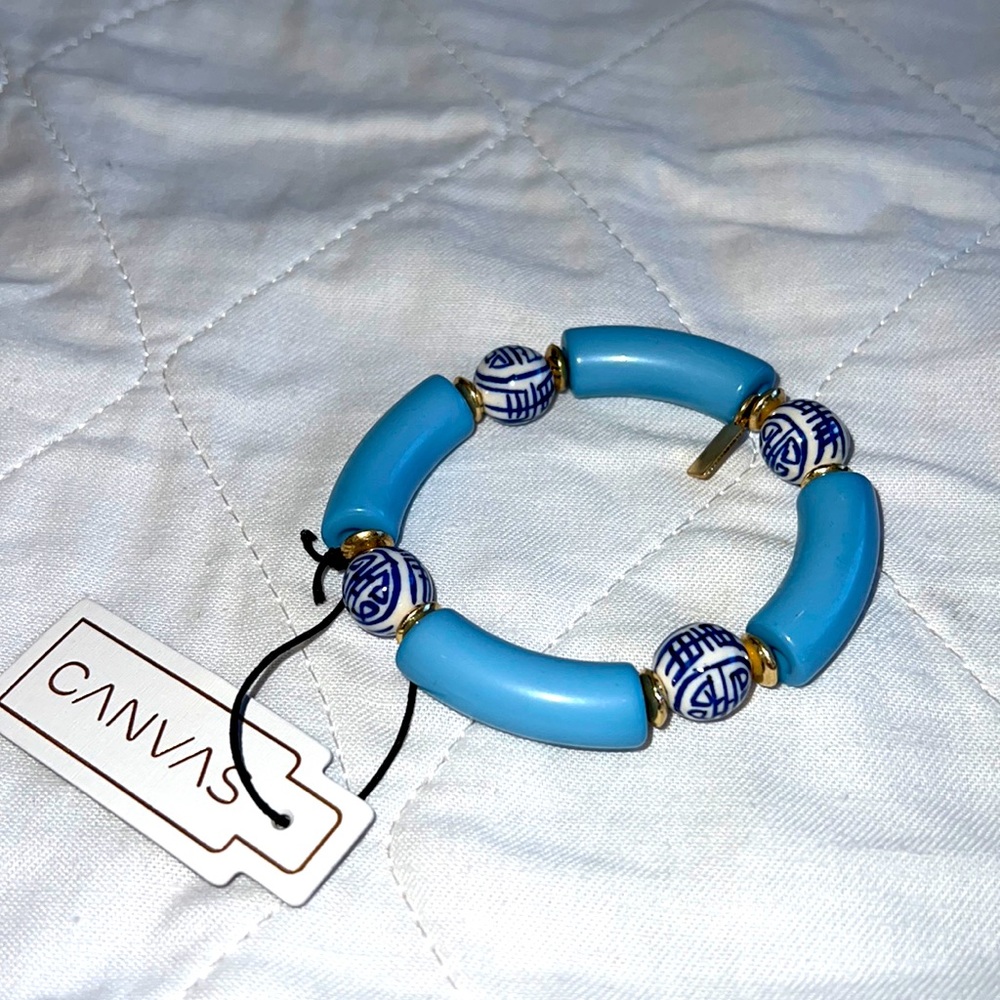 Stretch Band Wedgewood Blue Color Beaded Bracelet NWT
